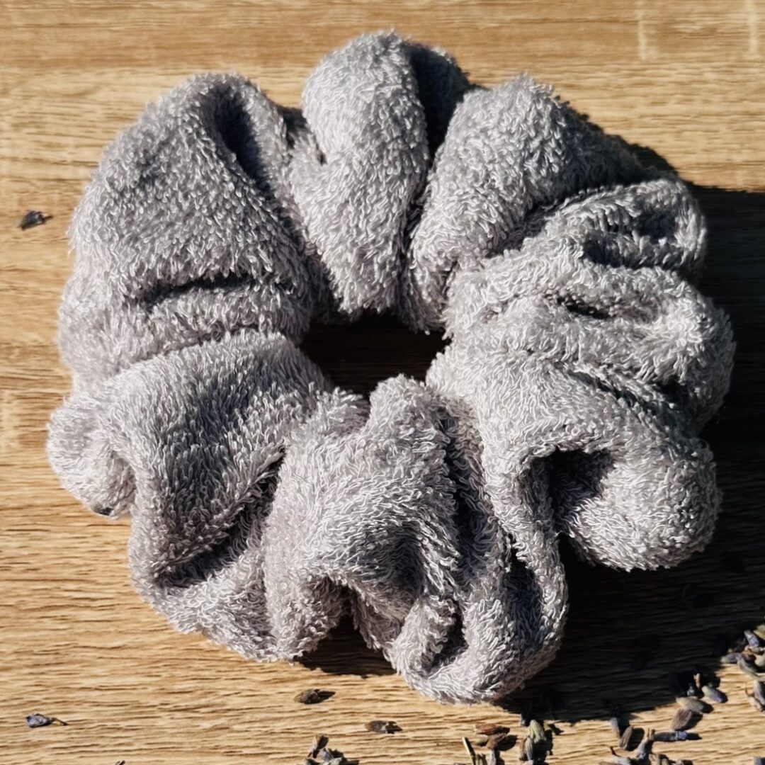 Reusable Bamboo Face Pads & Scrunchie Set | Pebble - Image 4